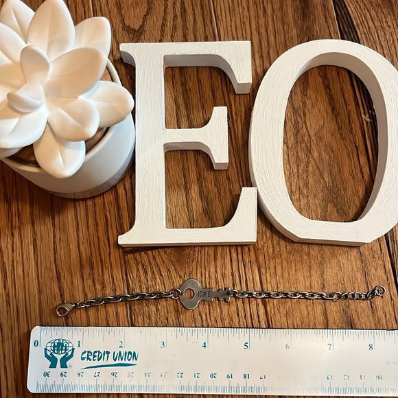 Giving Keys Bracelet - Picture 4 of 4